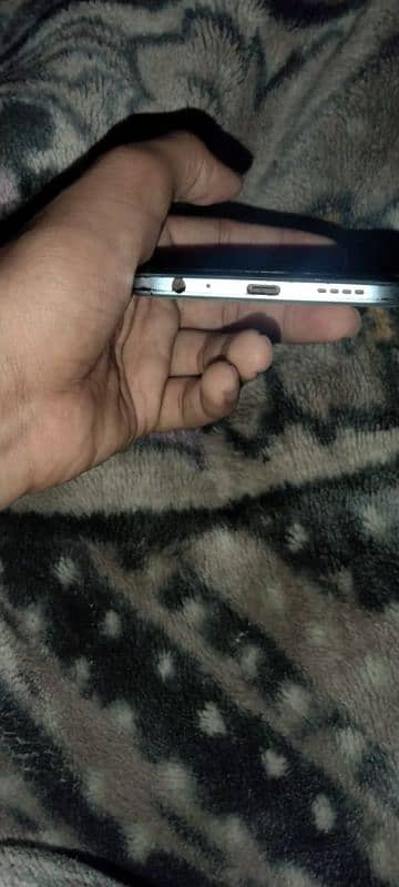 I am selling vivo y33s all ok pta approved 2