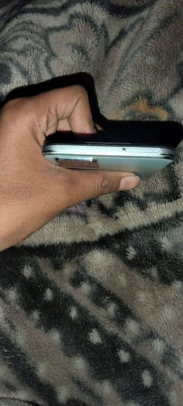 I am selling vivo y33s all ok pta approved 6