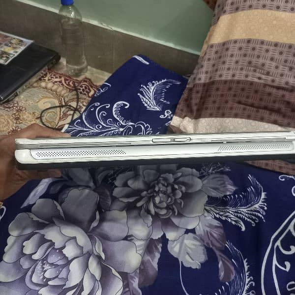 Laptop for sale 9000 11