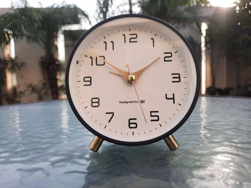 non ticking decoration table clock 1