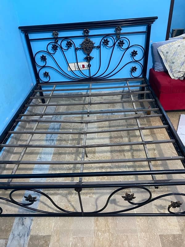 iron bed, wooden bed , dressing table, seti 1