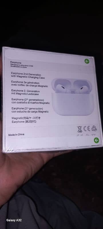 Airpods pro 2nd(generation). Black and white! box pack. 1