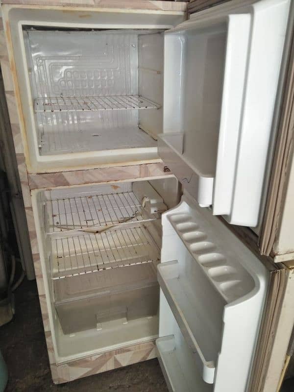 dawlance fridge good condition 1