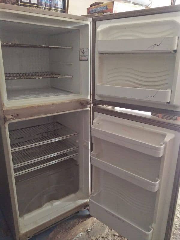 dawlance fridge good condition 2