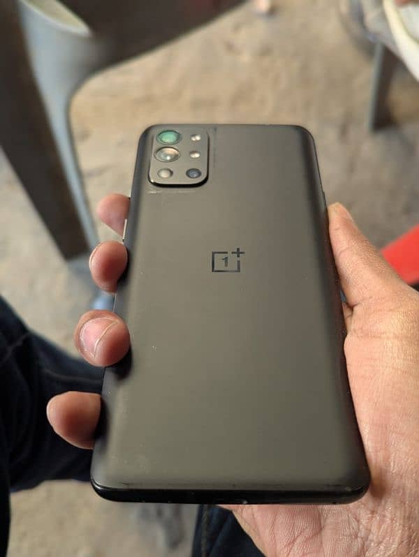 OnePlus 9r 1