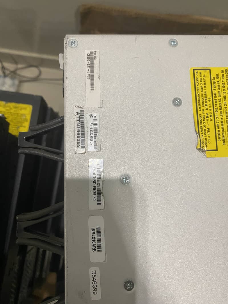 Cisco Catalyst 9300 24-Port Gigabit Switch C9300-24T-E 3