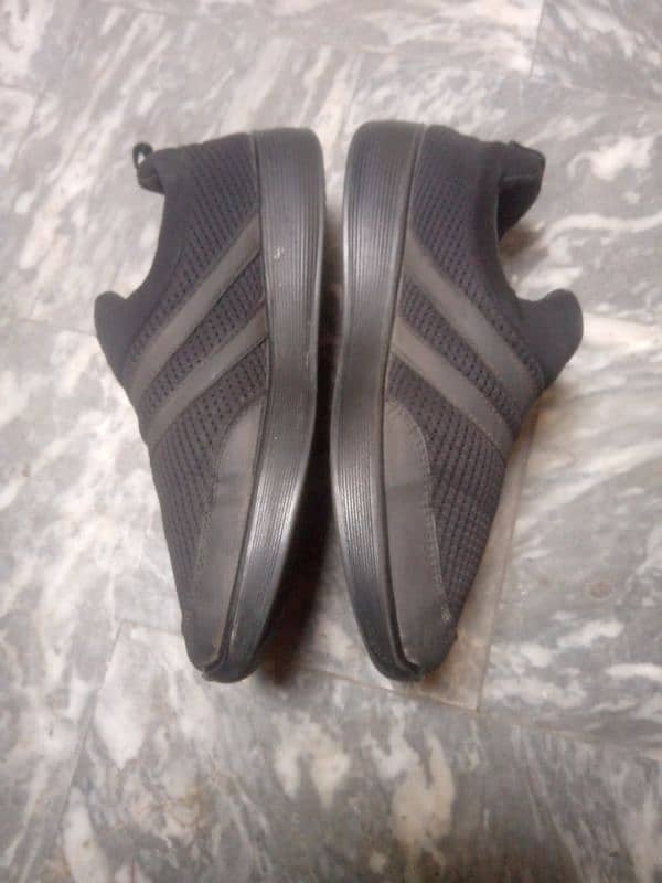 Sketchers original pair For men. . 1