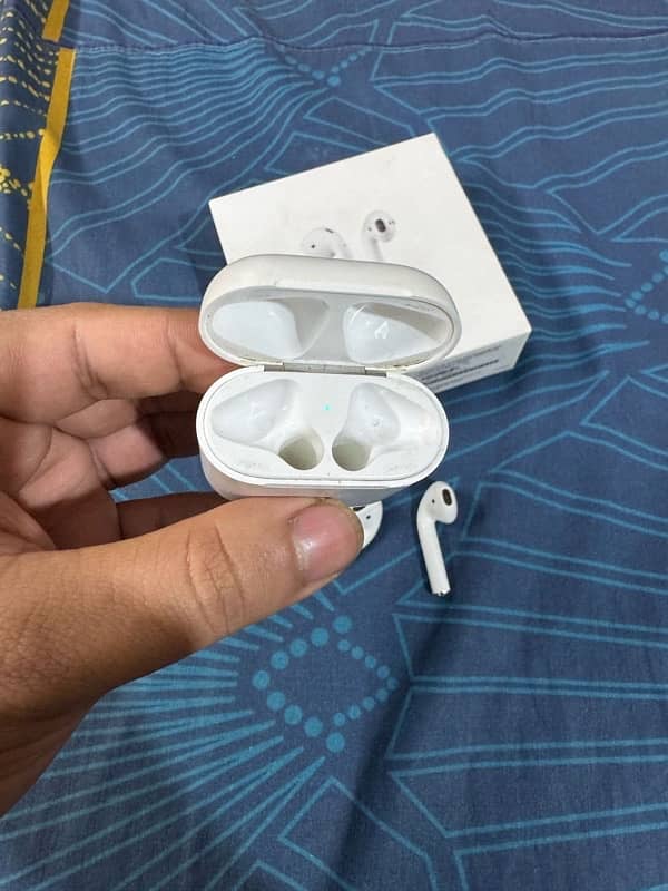 Apple Airpods 2nd Generation with Box & Cable 3