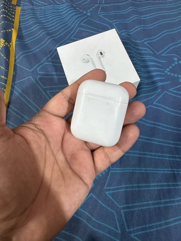 Apple Airpods 2nd Generation with Box & Cable 4