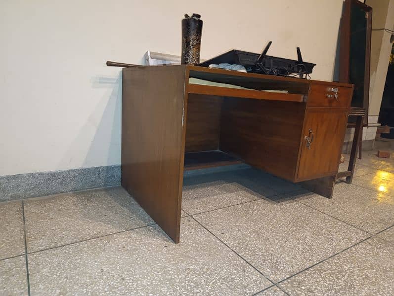 office table in excellent condition. DHA. WhatsApp only 0