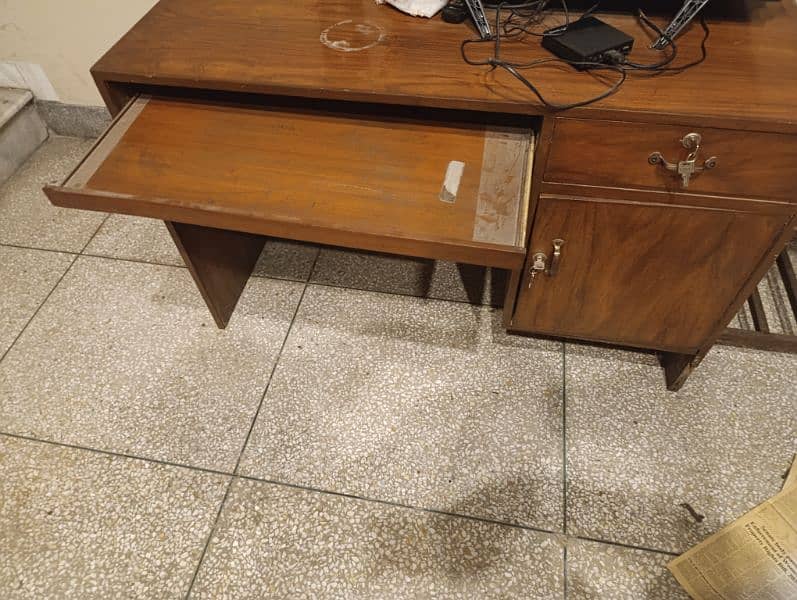office table in excellent condition. DHA. WhatsApp only 3
