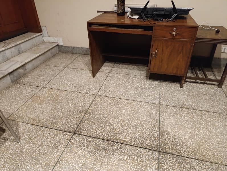 office table in excellent condition. DHA. WhatsApp only 5