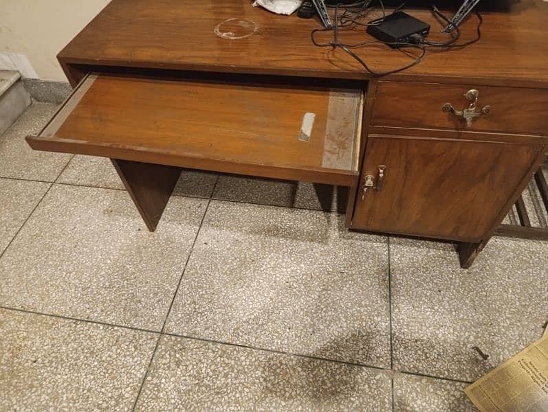 office table in excellent condition. DHA. WhatsApp only 7