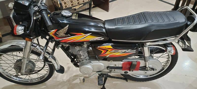 iam selling myn honda 125 in lush conditions 2021 model home uesd 8