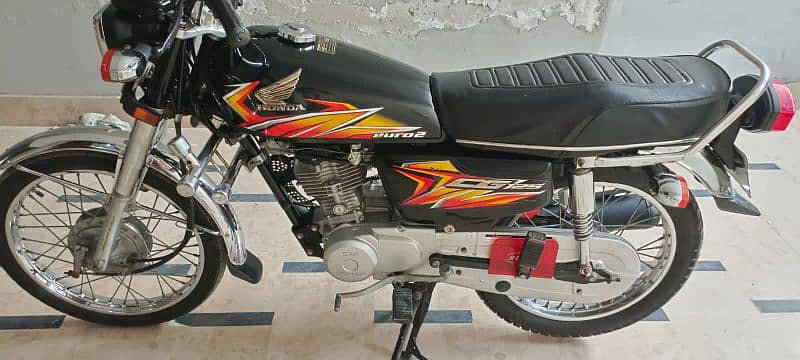 iam selling myn honda 125 in lush conditions 2021 model home uesd 12