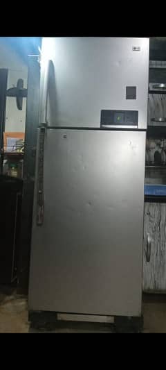 selling LG no frost fridge.