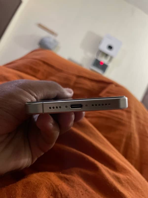 Iphone 15 pro max jv Whtie titanium 99 Bh 2