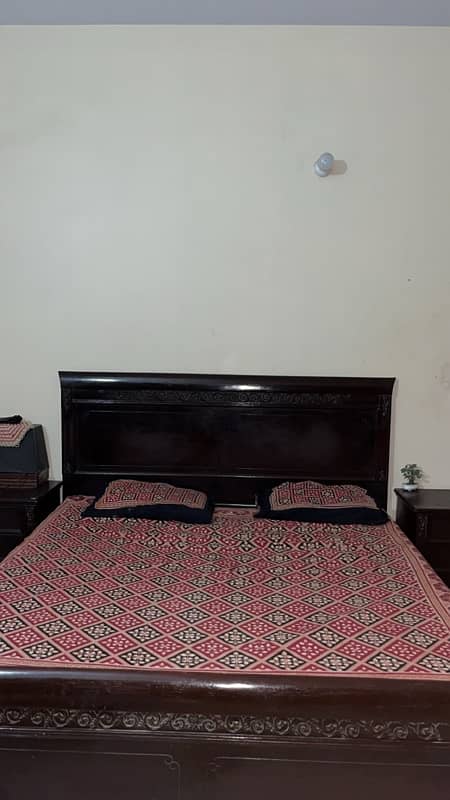 Complete bed set without mattress 3 door almirah in a reasonable price 1