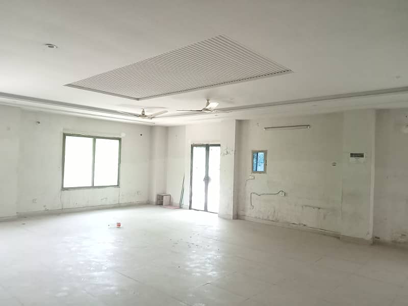 GENERATOR BACKUP,1 KANAL COMMERCIAL BUILDING FOR RENT NEAR MAIN BOULEVARD GULBERG LAHORE 20