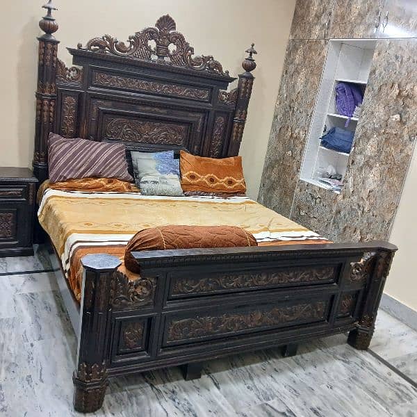 JUMBO SOLID WOODEN BED SET 0