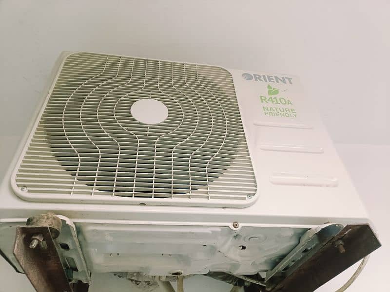 Orient split AC big indoor natureR410 gas. no any fault urgent sale. . 1