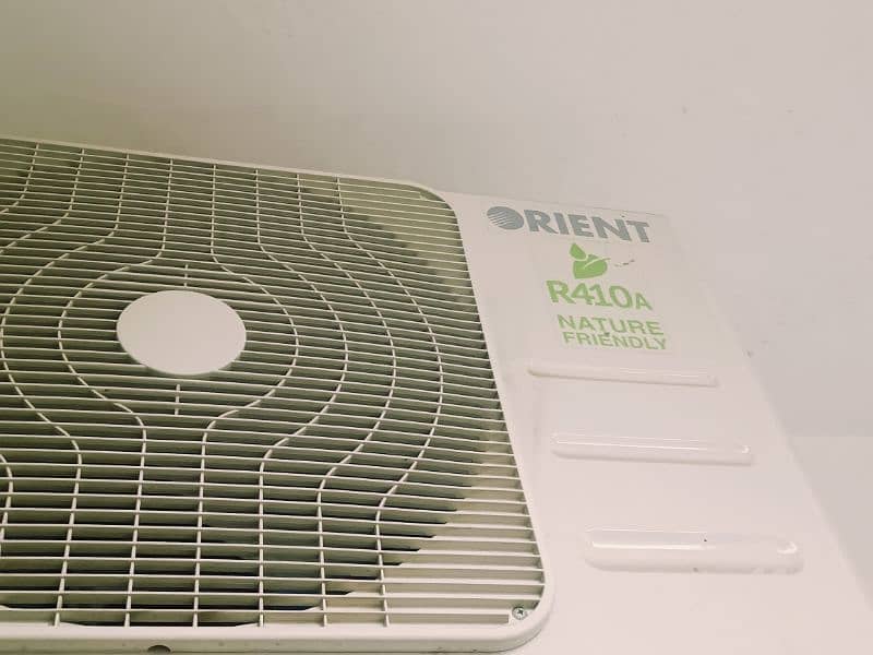 Orient split AC big indoor natureR410 gas. no any fault urgent sale. . 2