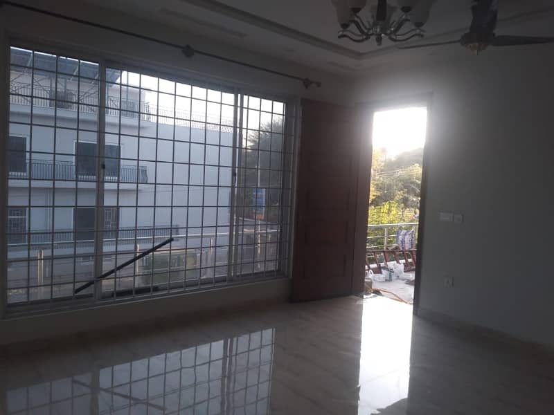 35*70 Like new Upper Portion available for rent in G13 6