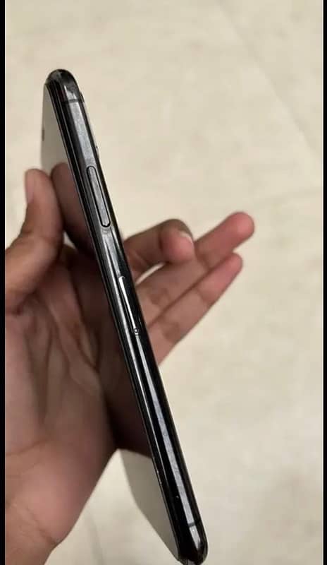 iPhone XS Max Black 2