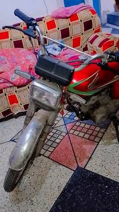 125 honda 2014 model 11 mahina staht hi fail bhi hi