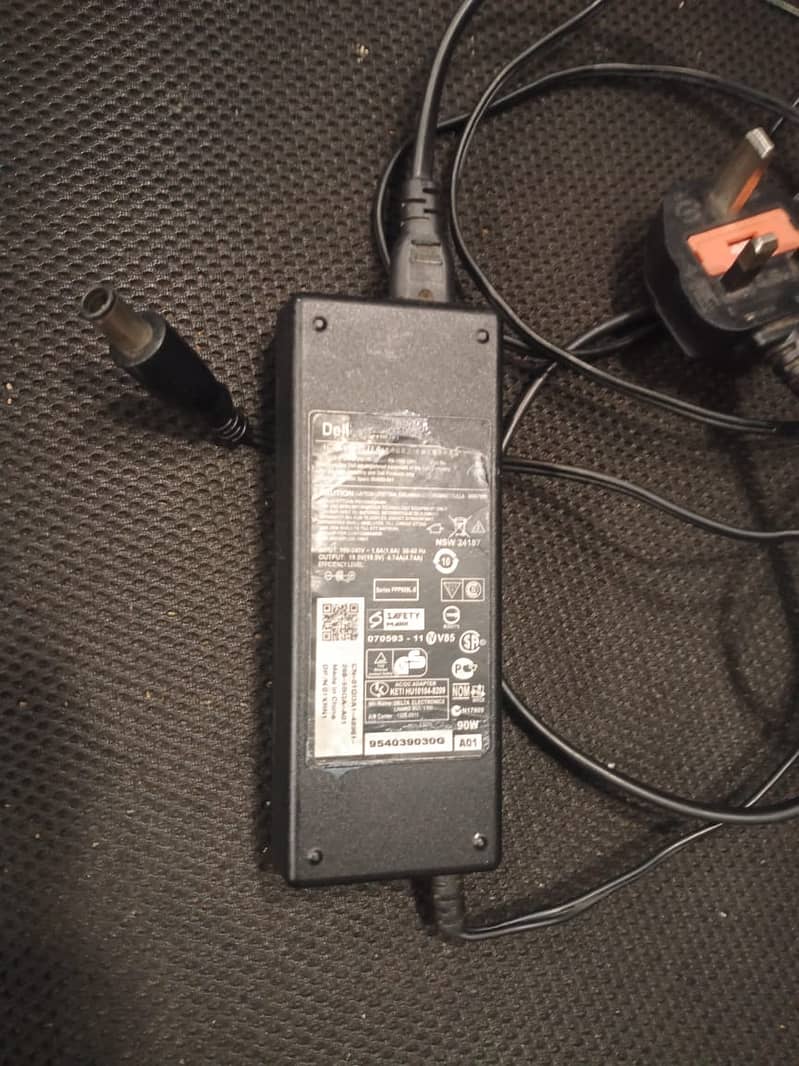 DELL LAP TOP CHARGER 1