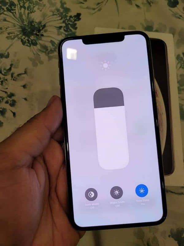 iPhone XS Max mobile 512/GB all accessory ke sath sel ke liye availabl 3