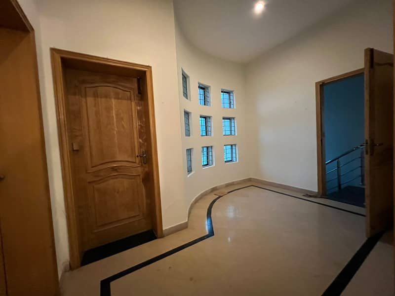 Kanal Portion For Rent at Sarwar Road Cantt 3