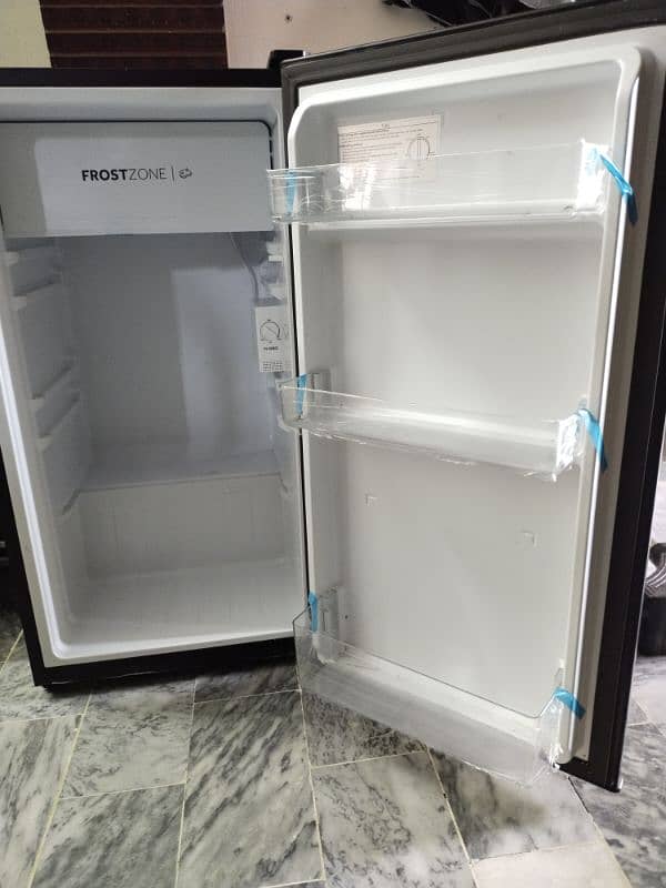 small fridge with small freezer inside best for students/small family 2