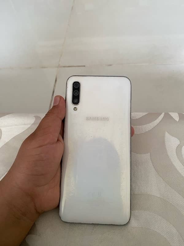 Samsun a50 128 gb 9