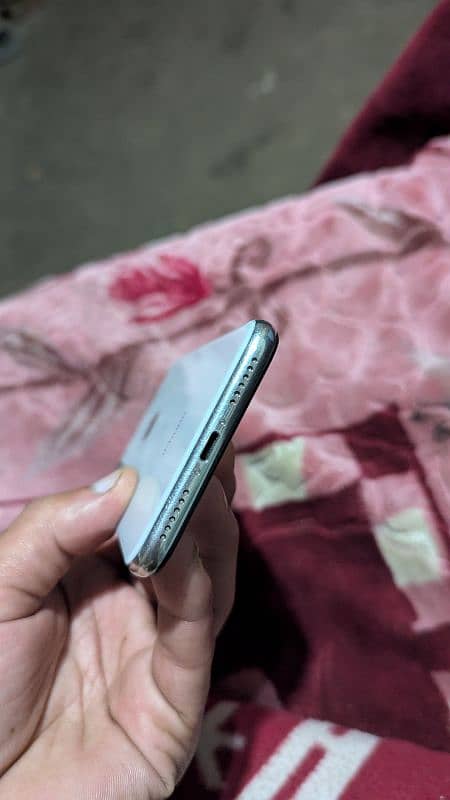 Iphone x jv 64 gb health 85 screen Chang face id okay 11