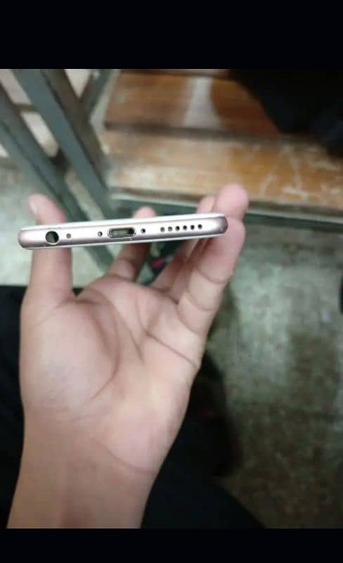 l phone 6s pta approved condition 10 by 8 screen narmal damege all ok 3