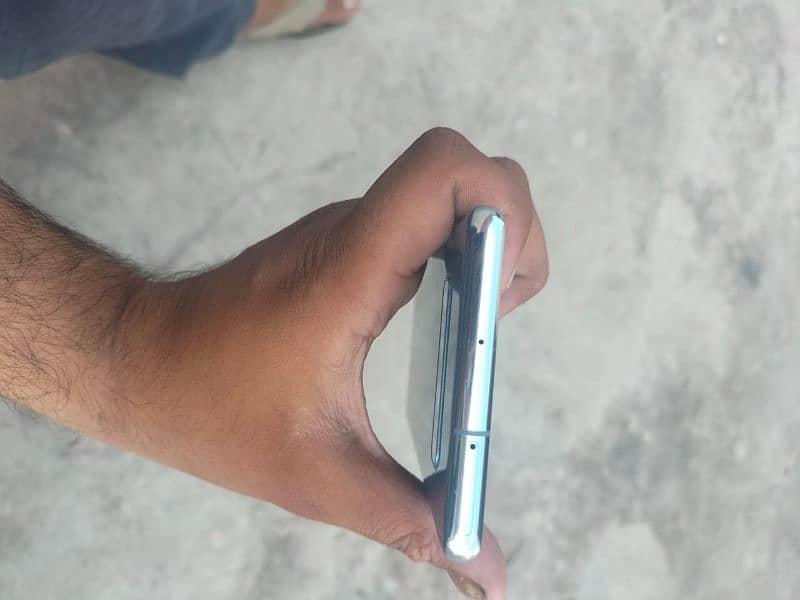 Samsung S10 plus Non PTA is in good condition. 2