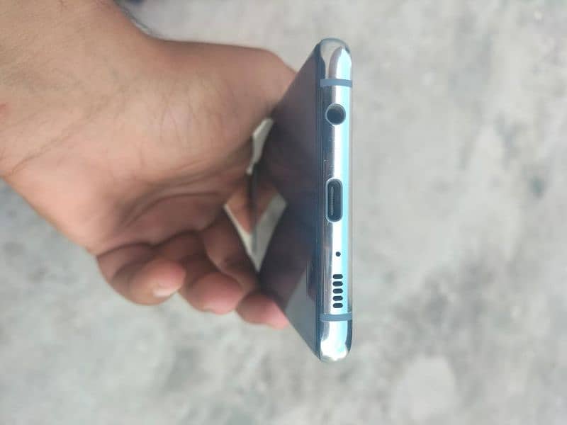 Samsung S10 plus Non PTA is in good condition. 3