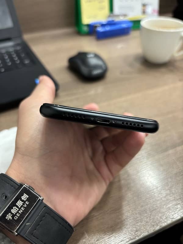 iphone XR 256 GB FU 4