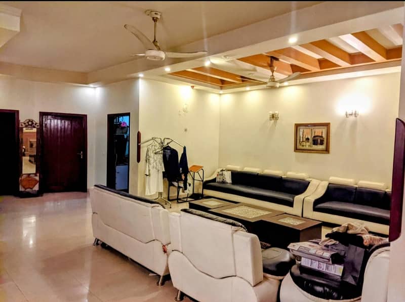 1 canal double story house 6 bed k sath neat n clean 14