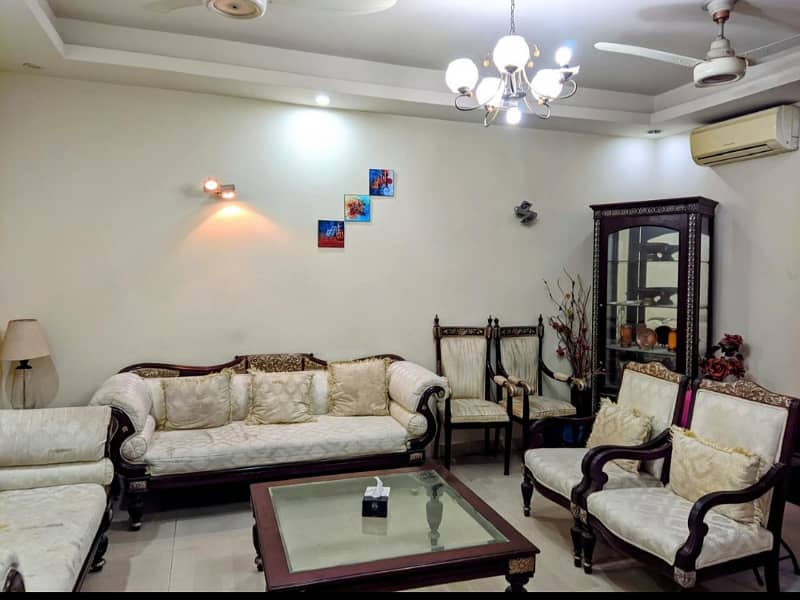 1 canal double story house 6 bed k sath neat n clean 17