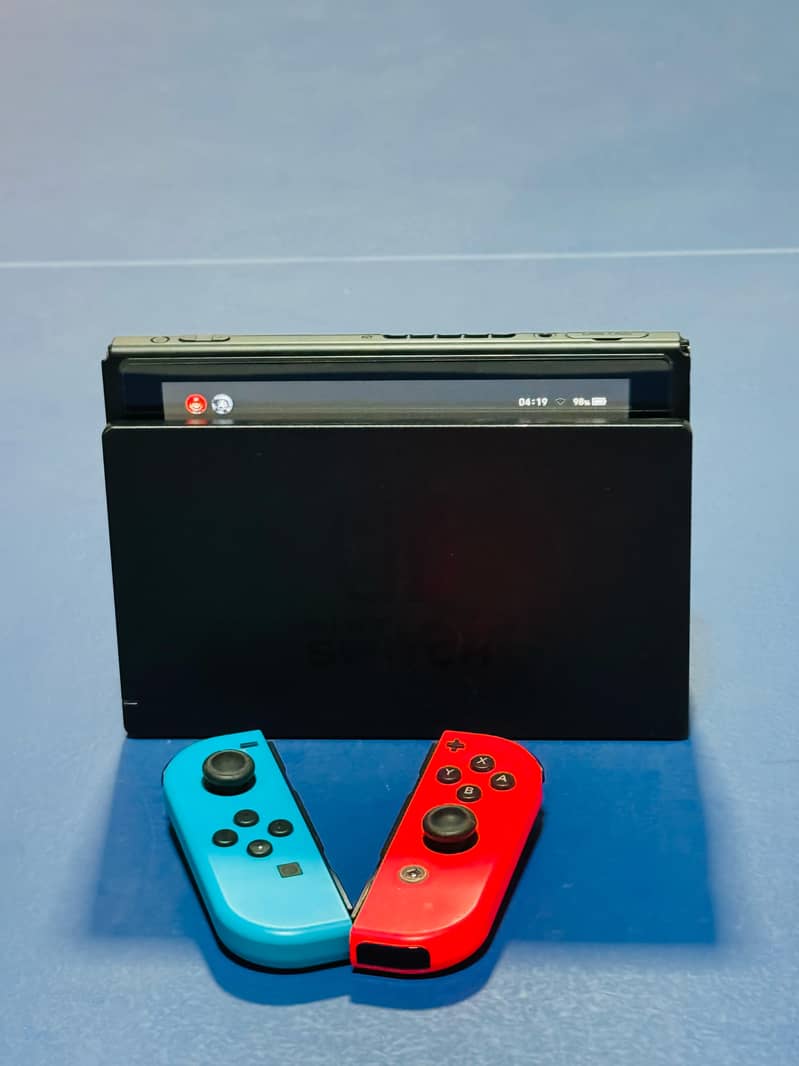 NINTENDO SWITCH V2 + Joycons 3