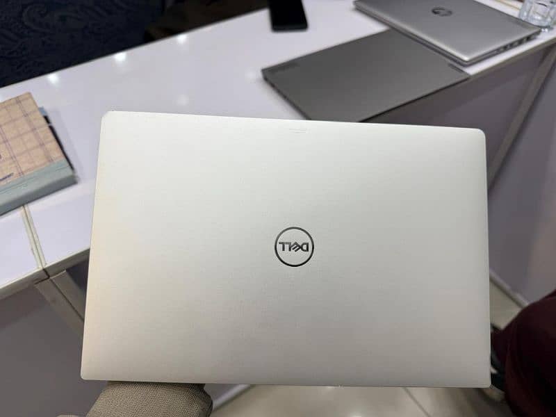 Dell Xps 13 9370  IntelCore i5 8th Generation  8GB RAM 512GB 3