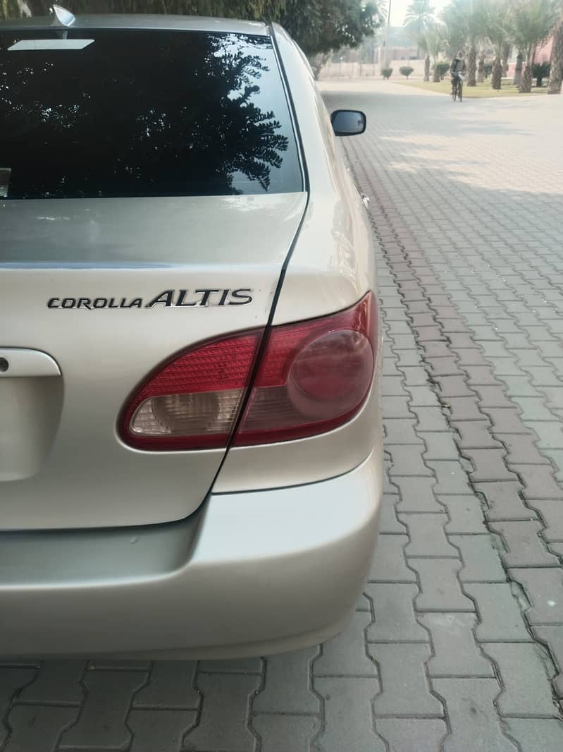 Toyota Corolla Altis 2005 5