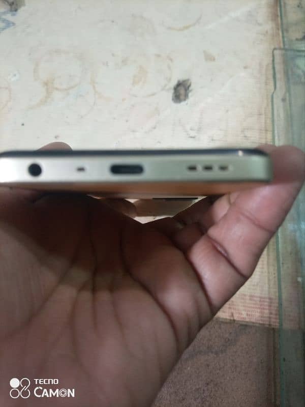 I'm selling my phone OPPO A57 new model 256/8 good running condition 4