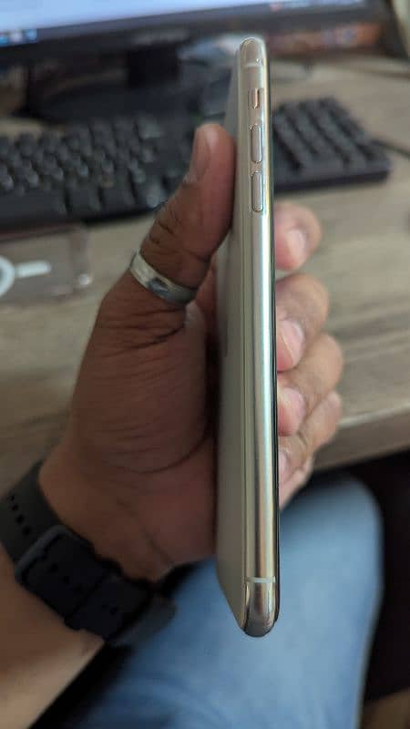 iPhone 11 pro max 256 non pta/ Factory unlocked 6