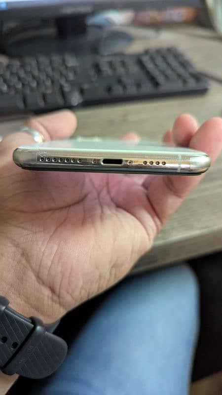 iPhone 11 pro max 256 non pta/ Factory unlocked 7