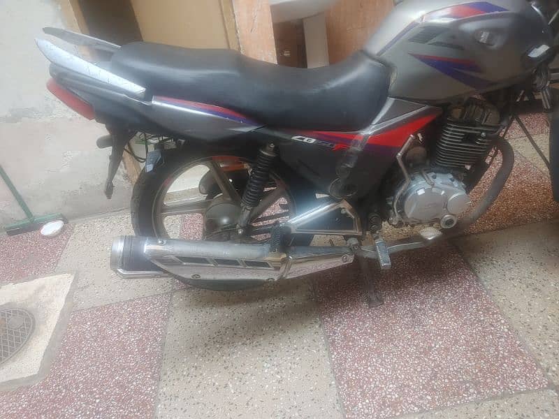 Ravi piaggio strom 125  model  2015 4