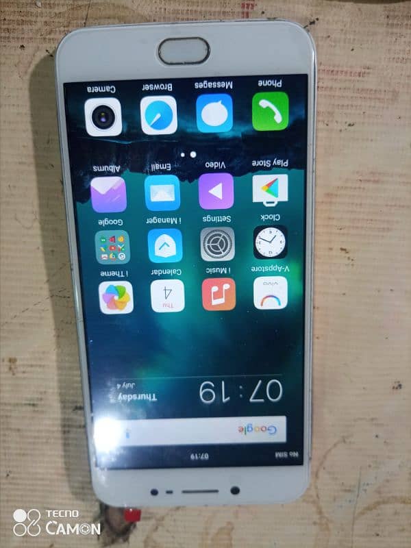 I'm selling my vivo y67 64/4 GB normal condition 4