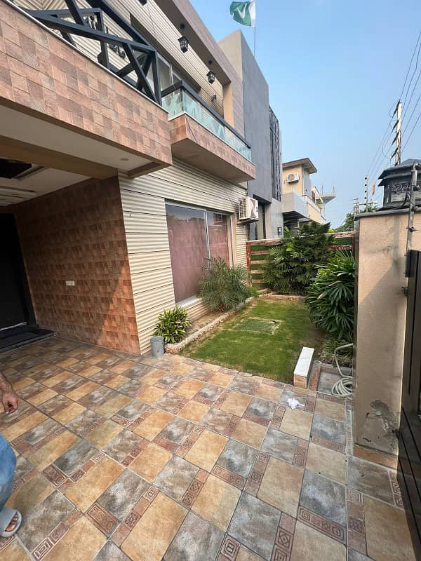 10 Marla Modern Design House For Rent In DHA Phase 4 Block-EE Lahore. 1